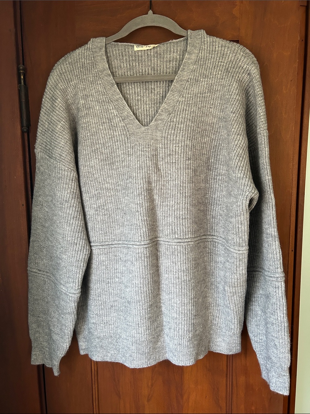 Cozy Ribbed V-Neck Sweater in Light Gray with Hood
